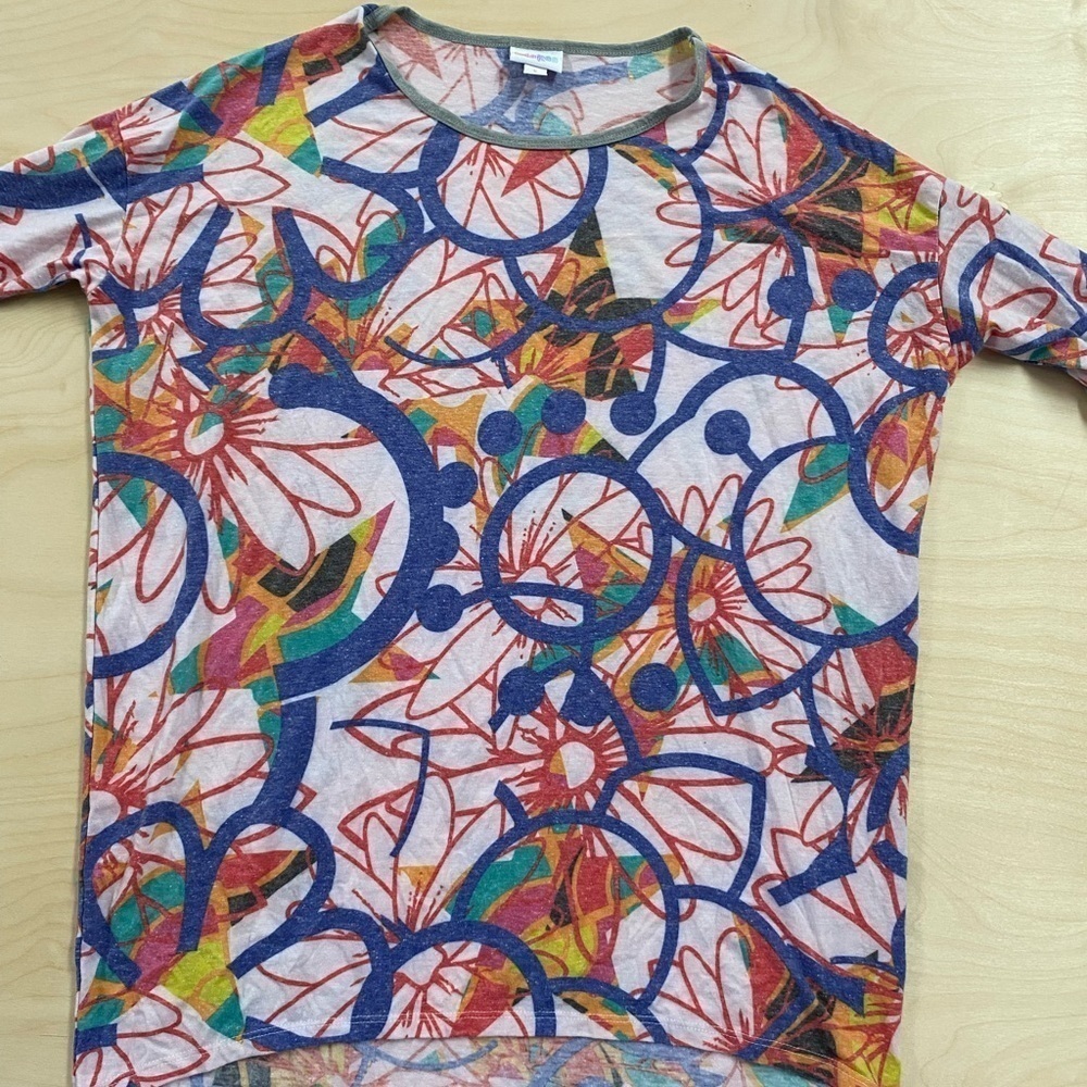 Lularoe Irma Blouse size Small (CT)